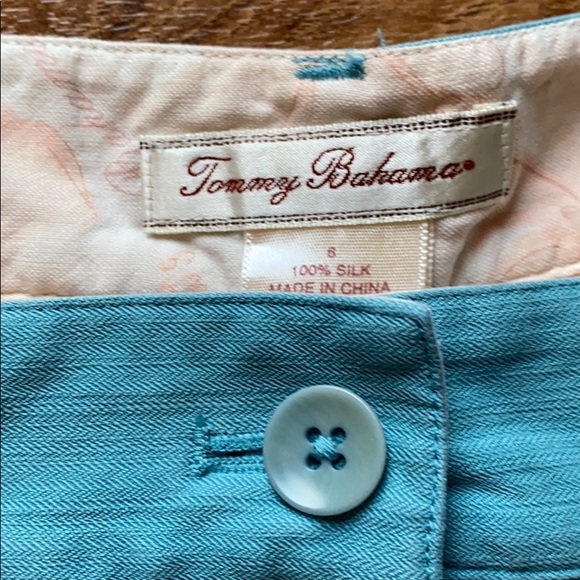 Gorgeous Tommy Bahama silk shorts - Picture 2 of 3